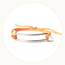 <transcy>Elongated Shackle Bracelet - Classic Orange</transcy>